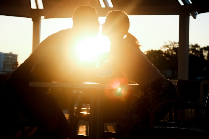 既婚男性の本気のキスとは？キスの仕方やハグで既婚男性の本気を診断